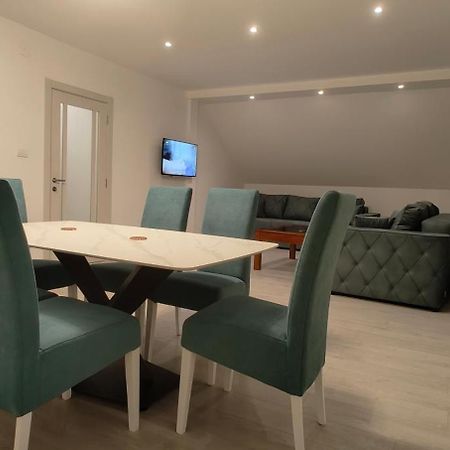 Privatna Soba Dusan Surčin Exterior foto