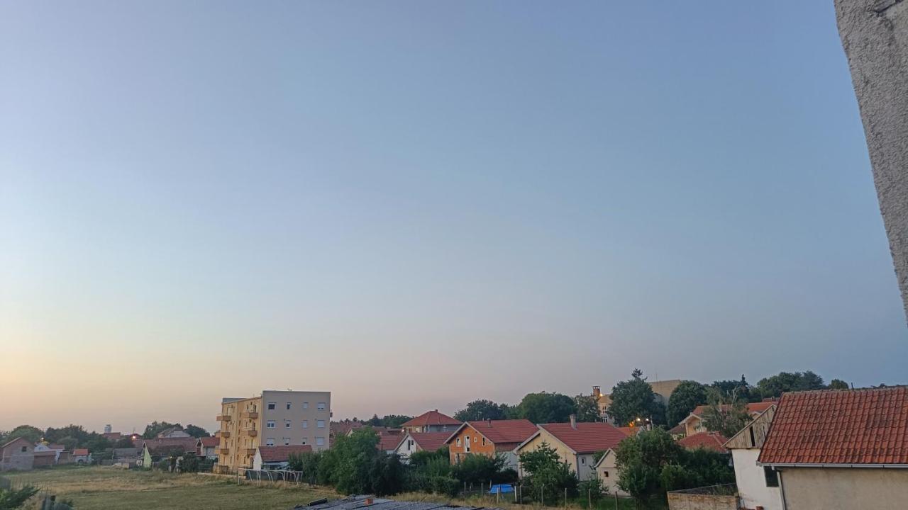 Privatna Soba Dusan Surčin Exterior foto